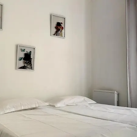 Apartment Stroll To From A Chic Frgk *