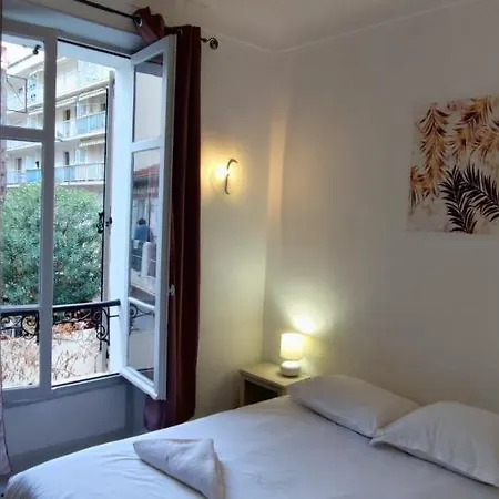 Apartment Stroll To From A Chic Frgk *